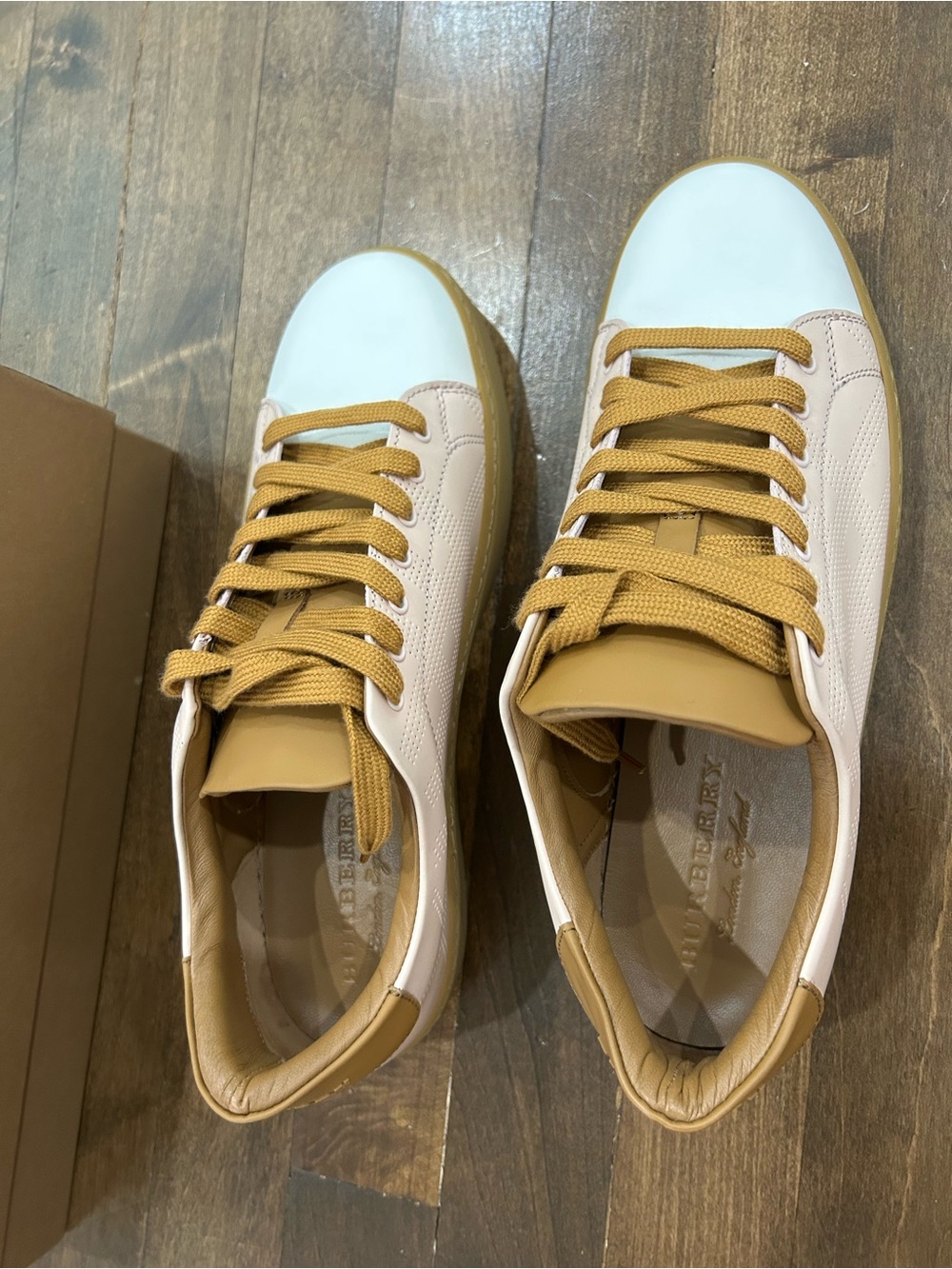 NEW IN BOX - Burberry leather sneakers size 9.5 (40.5) - Picture 3 of 10